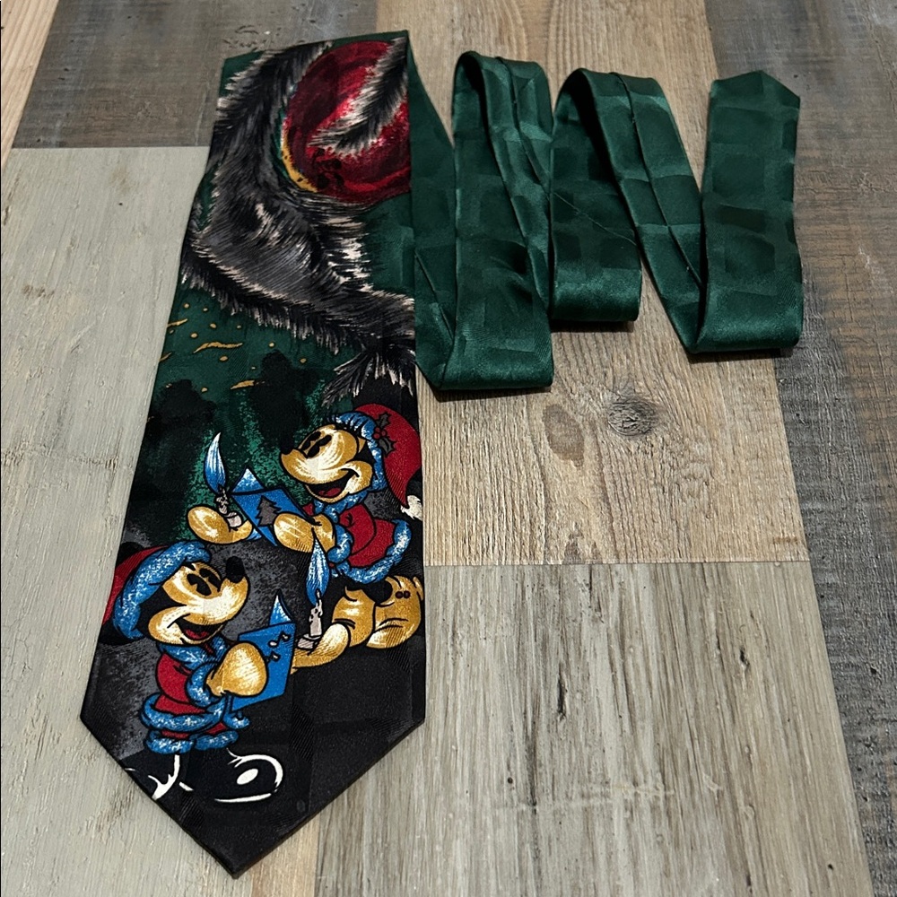 Vintage Disney Mickey & Co Men’s Green and Black Character Tie Christmas Holiday